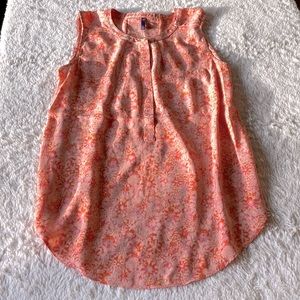 NWT- NYDJ sleeveless pintuck blouse